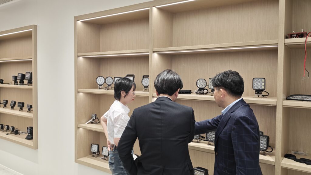 自動車ランプメーカー工場見学